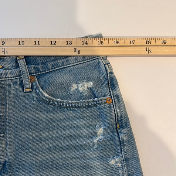 NWT AGOLDE Parke Vintage Cut-Off Denim Shorts
In Swapmeet Size 27 - Picture 6 of 8